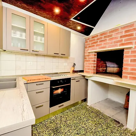 Pazanin-1 By Interhome Lägenhet Vinišće